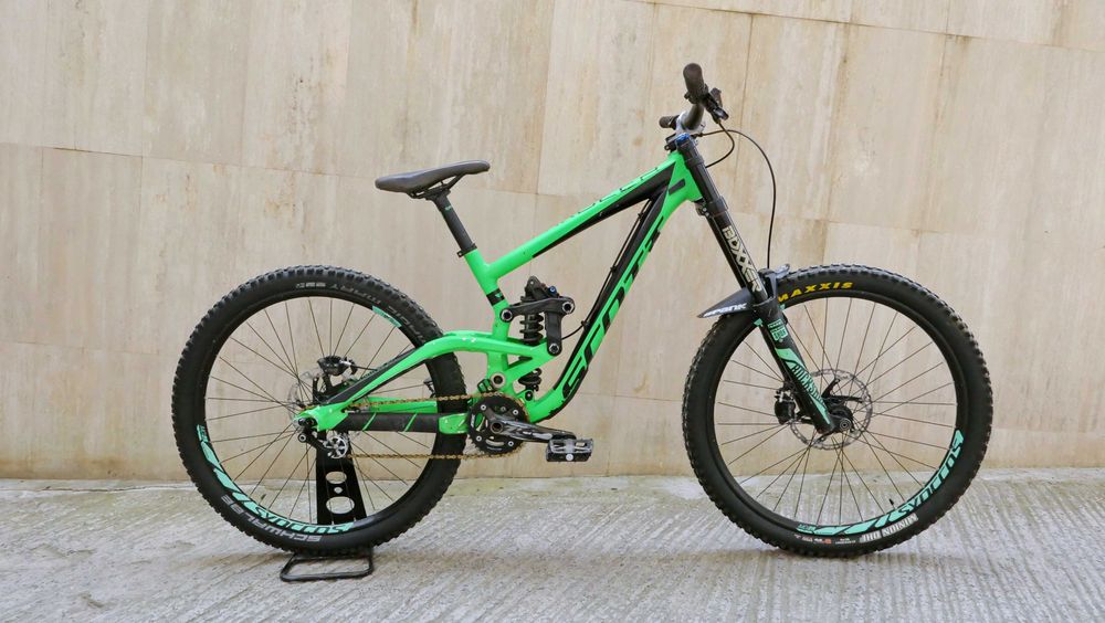 Scott Gambler 730 DH, Boxxer World Cup, RockShox Vivid RC2, Shimano Zee