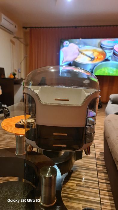 Чисто нов Органайзер за гримове