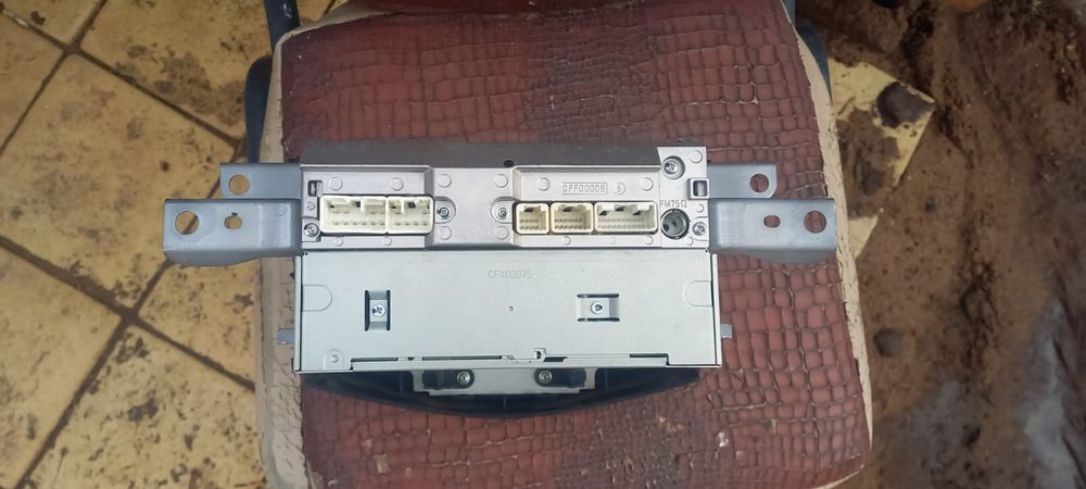 Продается родная магнитола рав 4