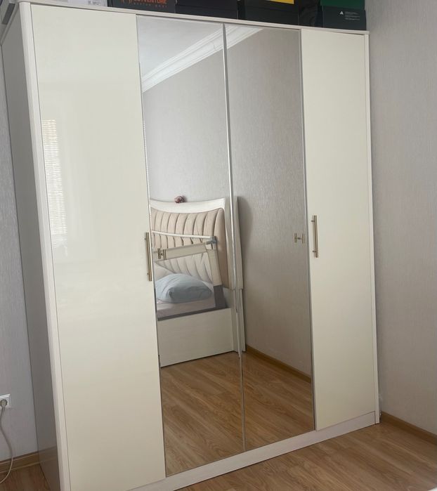 Спальный гаринитур срочно