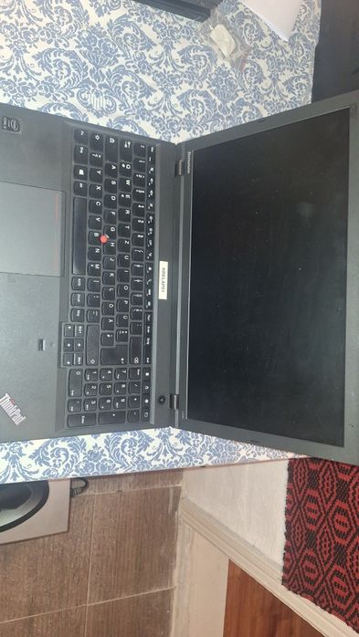Vand laptopuri 4 lenovo iar unul terra