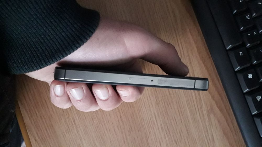 Vand Iphone 4s de colecție