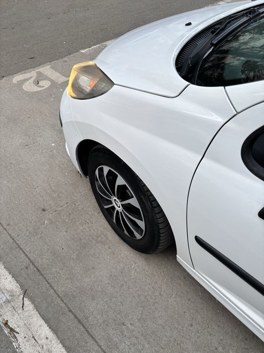 Vand Pegeout 207 din 2007 benzina 1,4motor