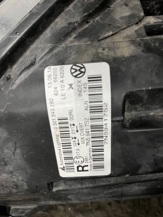 Фар Seat Alhambra Xenon