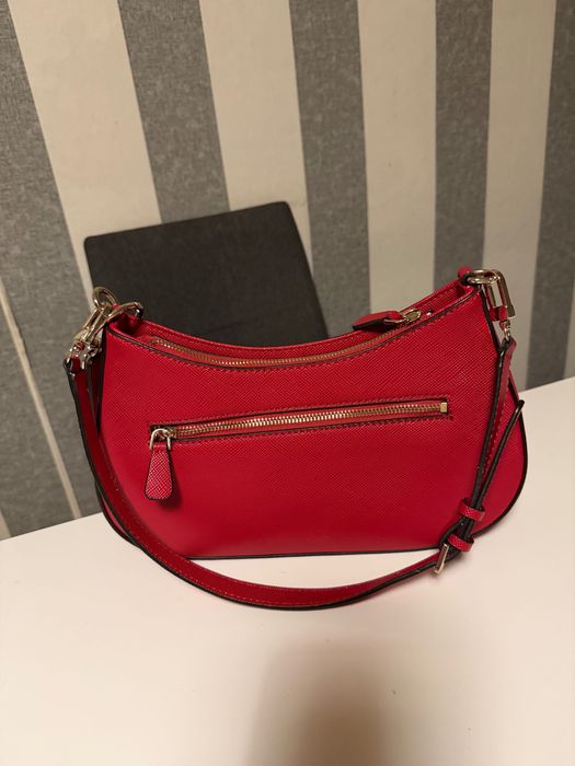 Дамска чанта GUESS