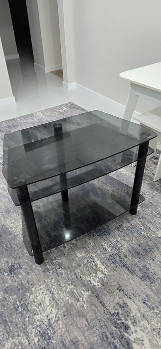 Стеклянная тумба под телевизор
