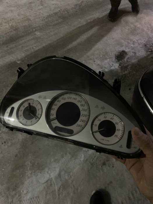 Продам Шиток на мерседес w211