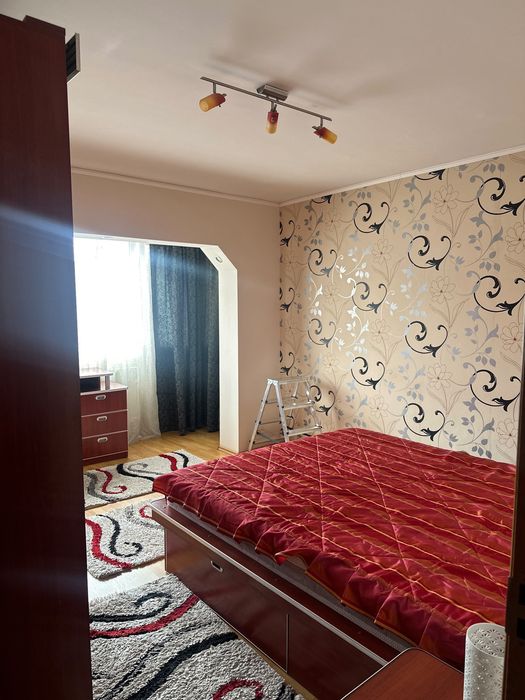 Inchiriez apartament cu 3 camere pe strada Gorunului