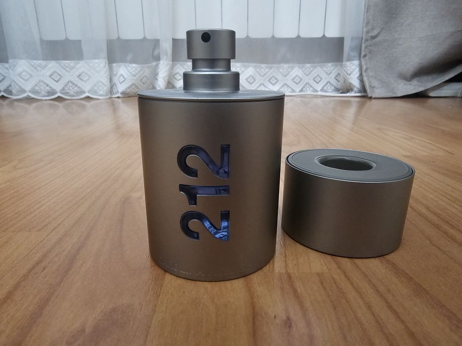 Парфюм Carolina Herrera 212 men