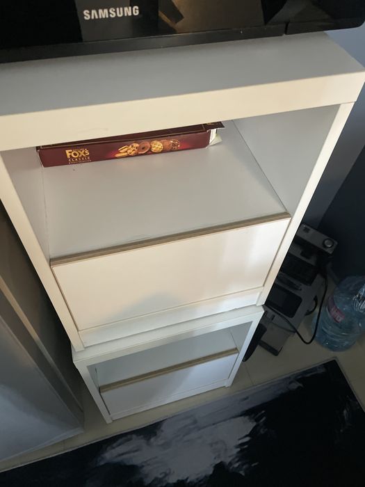 Noptiere albe camera /living