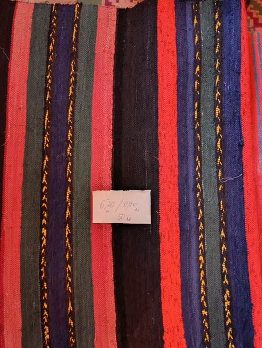 Ръчно тъкан и нашиван автентичен текстил