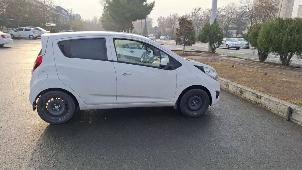 Chevrolet Spark 1.25 sotiladi.