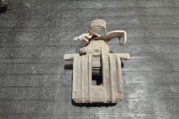 Etrier spate stanga Audi A4 B7