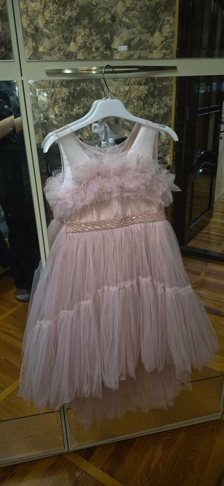 Продам платье на девочку 6-8 лет