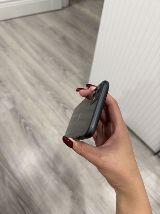 Продам iPhone 11