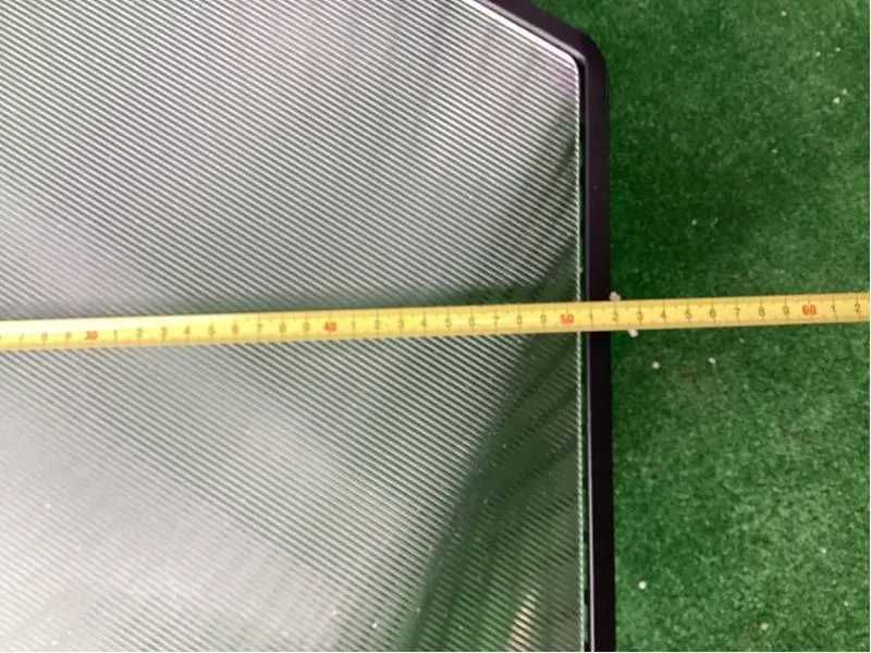 Masuta de fier cu sticla si sofa