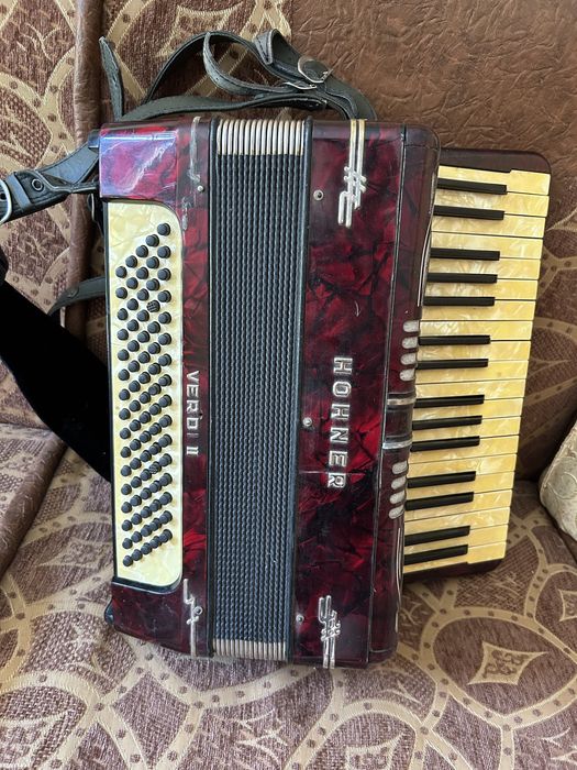 Vand acordeon Hohner Verdi 2 impecabil