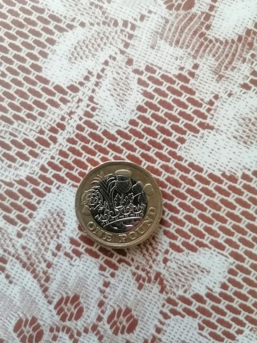 Moneda one pound
