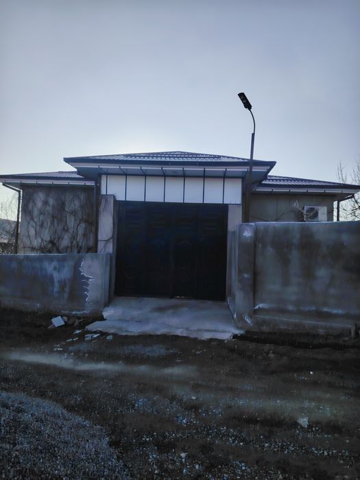 Бостонлик ок тошда уй сотилади