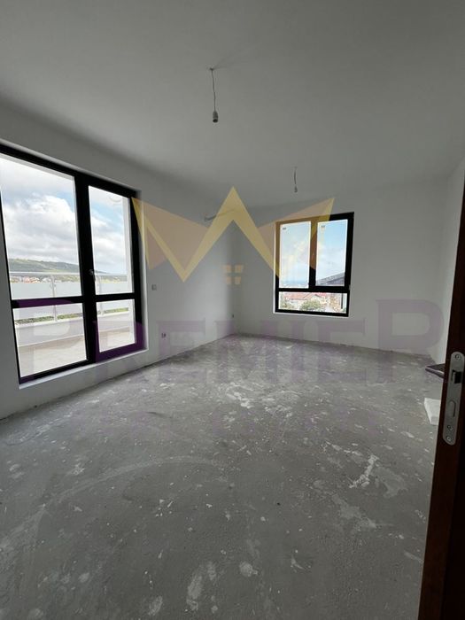 Продава се Четиристаен апартамент в Варна, Виница - 135 кв.м за 1058 €/кв.м - Снимка #4