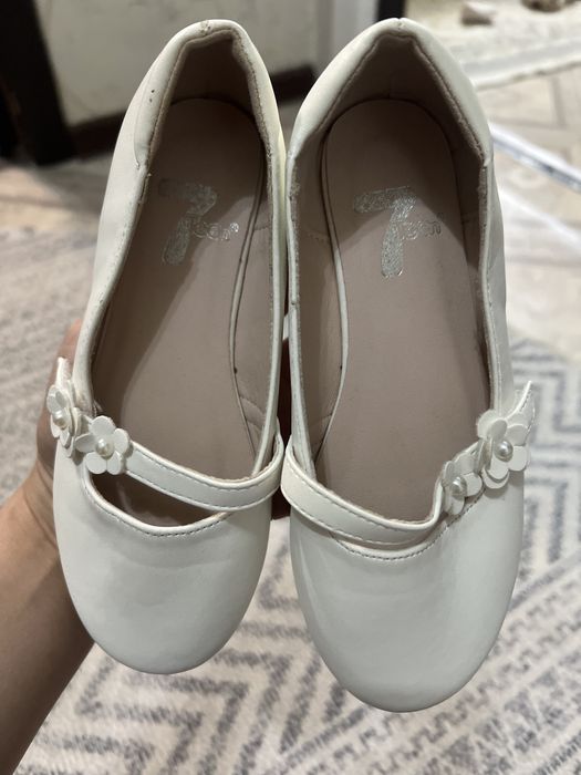 Белые туфли на выпускной  в детский  сад