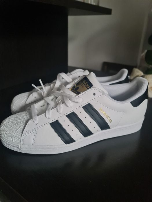 Adidasi noi adidas