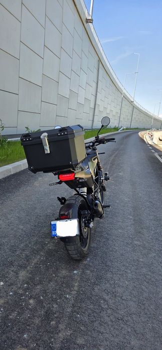 Motocicleta Husqvarna Svartpilen 125cc 2023