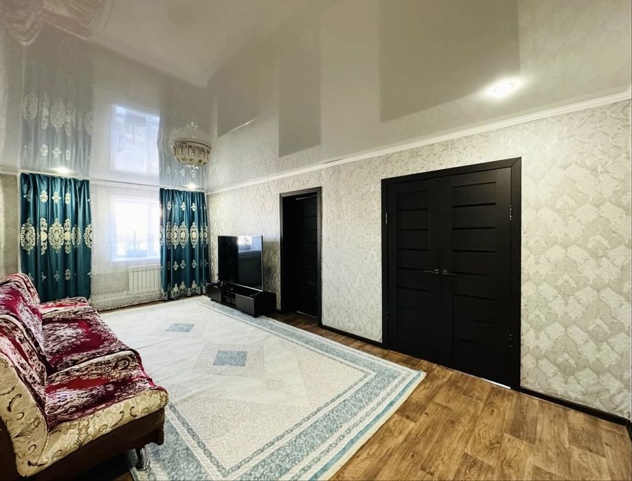 В совхозе Шахтинском предлагаем 2-этажный дом на 1-хозяина