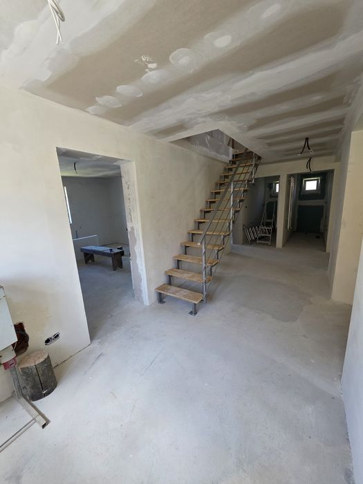 Vand casa la Belis, la principala, teren drept, 860mp!