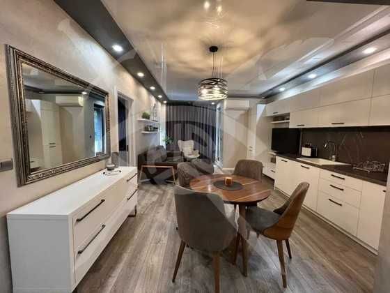 Дава се под наем Тристаен апартамент в Варна, Център - 74 кв.м за 1100 € - Снимка #1