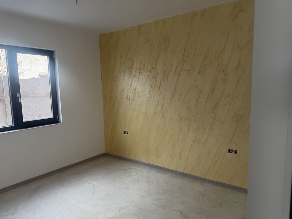 Casa la intrare in Sat Costi