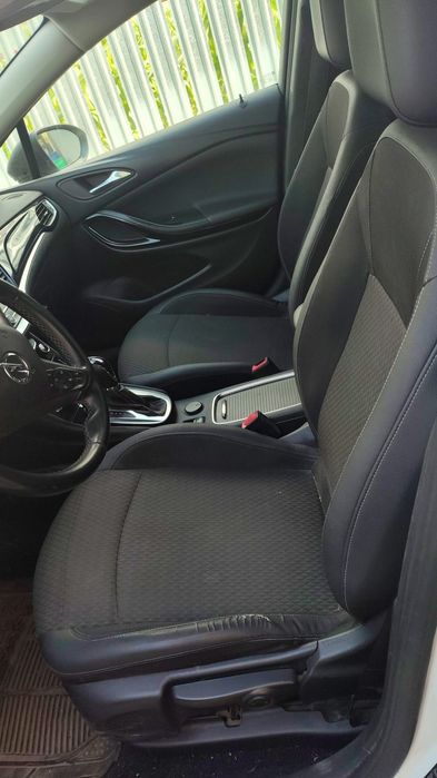 Vând Opel Astra Sports Tourer + 2018