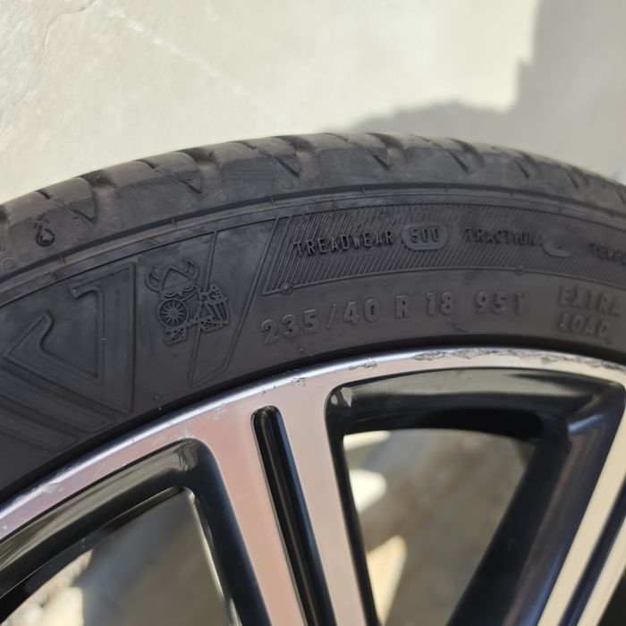 Jante volvo v 60 cu anvelope 235/40R18+ Capcele centrale originale volvo