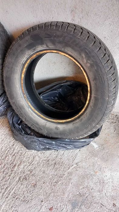 Продавам зимни гуми  14"