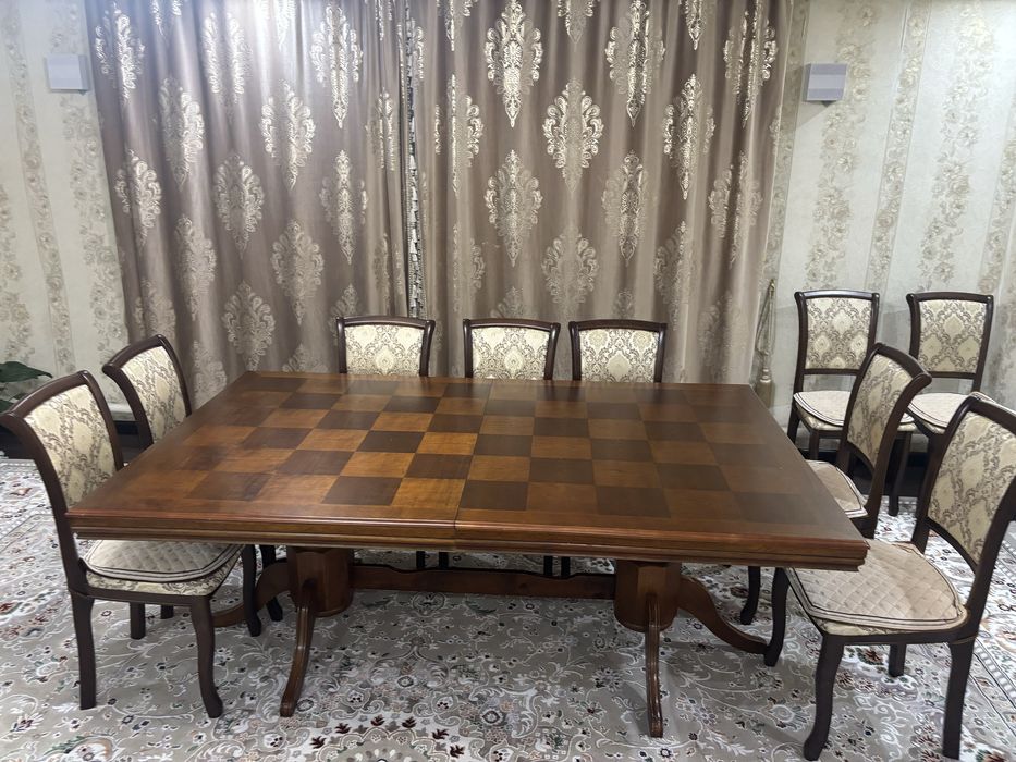 Раздвижной стол для гостиной