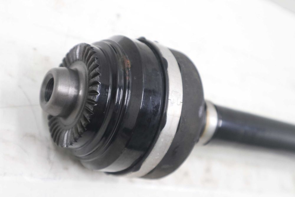 Задна дясна полуоска БМВ Г30 Г31 BMW G30 G31 3.0XD 4.0XD