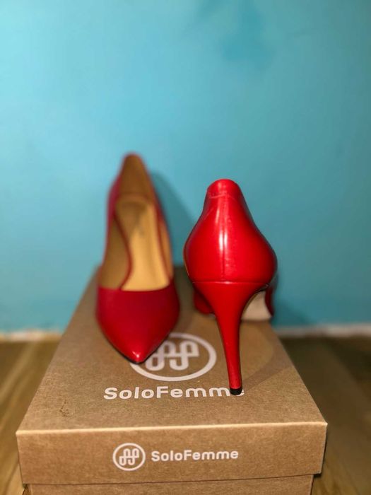 Елегантни червени токчета Solo Femme – стилни и удобни
