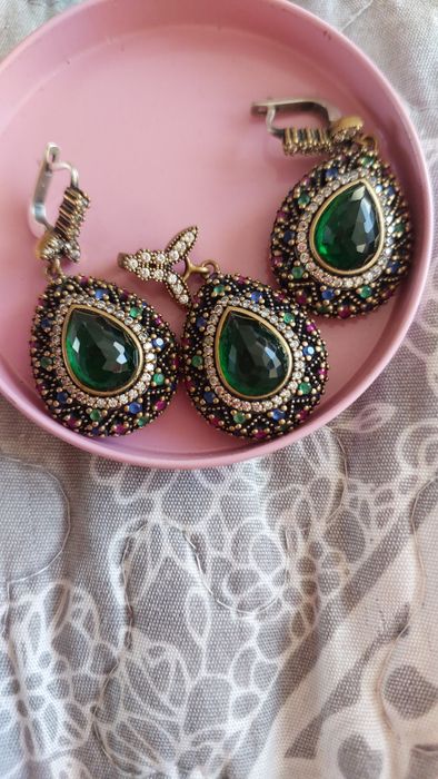 Продаю серебро серьги клоном