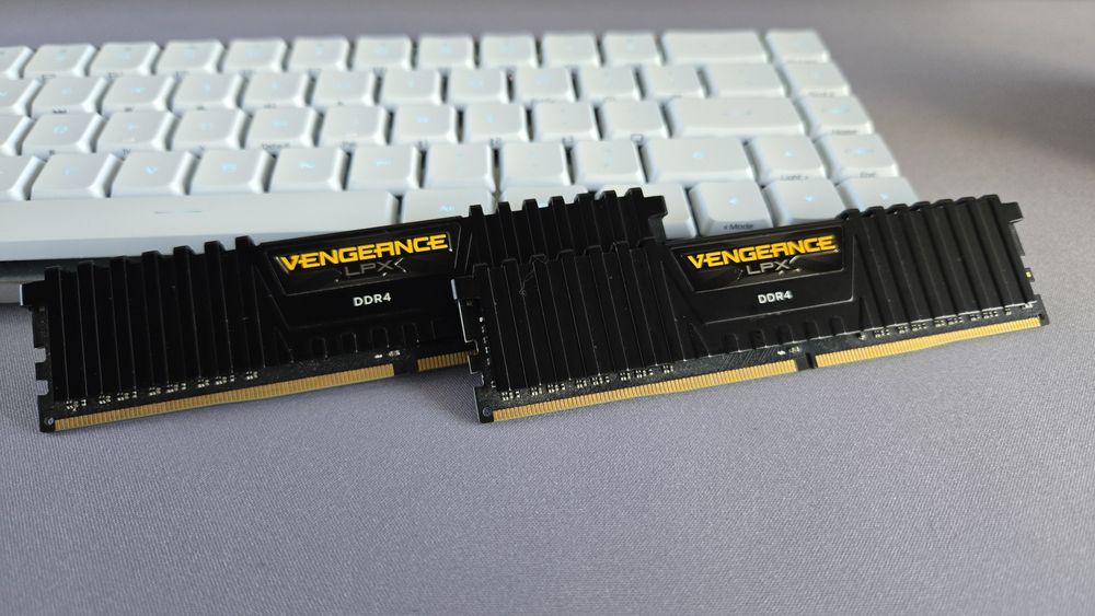 RAM памет Corsair VENGEANCE LPX 16GB (2x8GB) DDR4 2666MHz