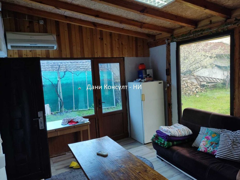 Двуетажна къща в с. Самоводене