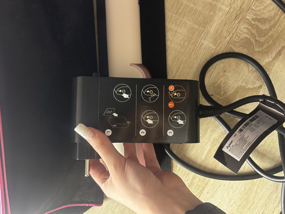 Dyson Airstrait розовый