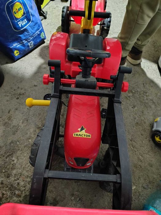 Tractor / buldozer cu pedale, volan, remorca, cupa