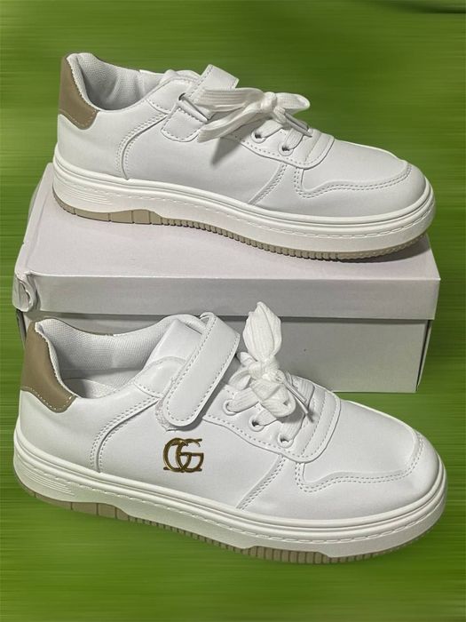 Adidasi dama si barbati