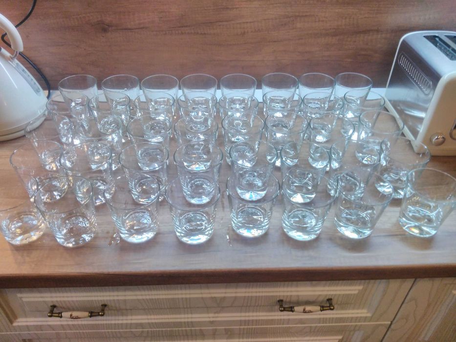 Продавам оригинални чаши johnnie walker chivas regal martini