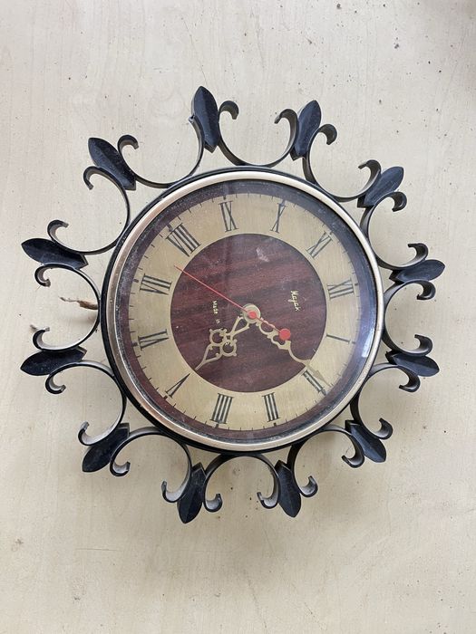 Стенен часовник “Маяк”