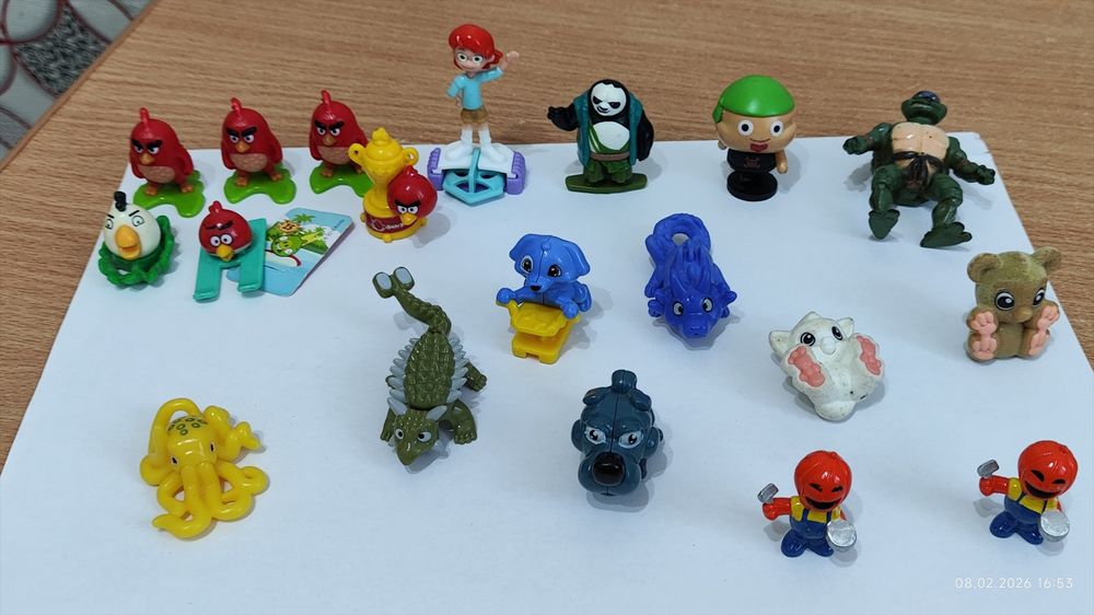 Продам игрушки разные.