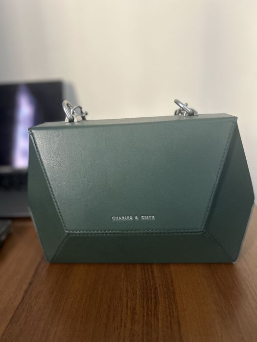 Сумка зеленая Charles & Keith