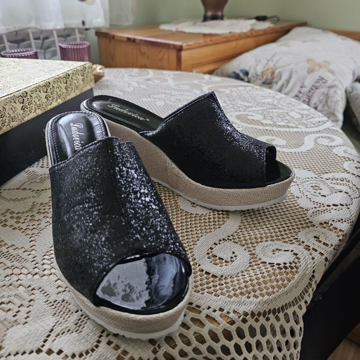 Модно дамско сабо