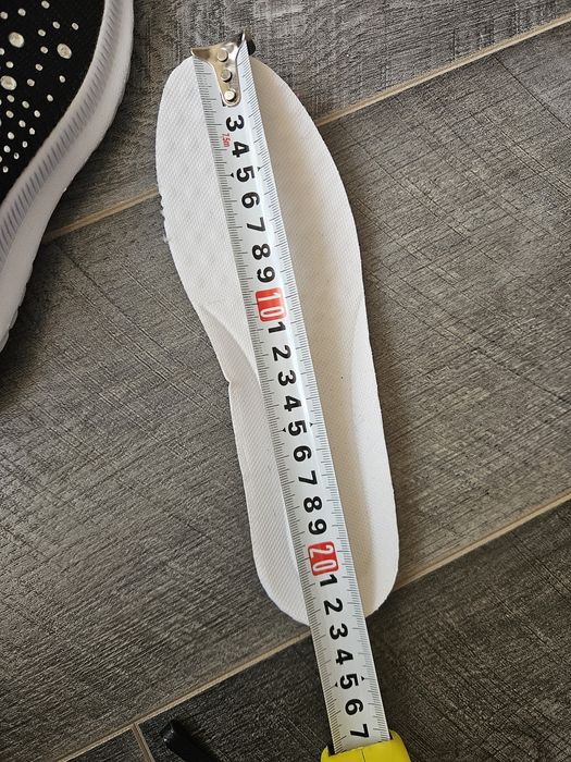 Маратонки бяла подметка черни с мъниста 34-35 номер