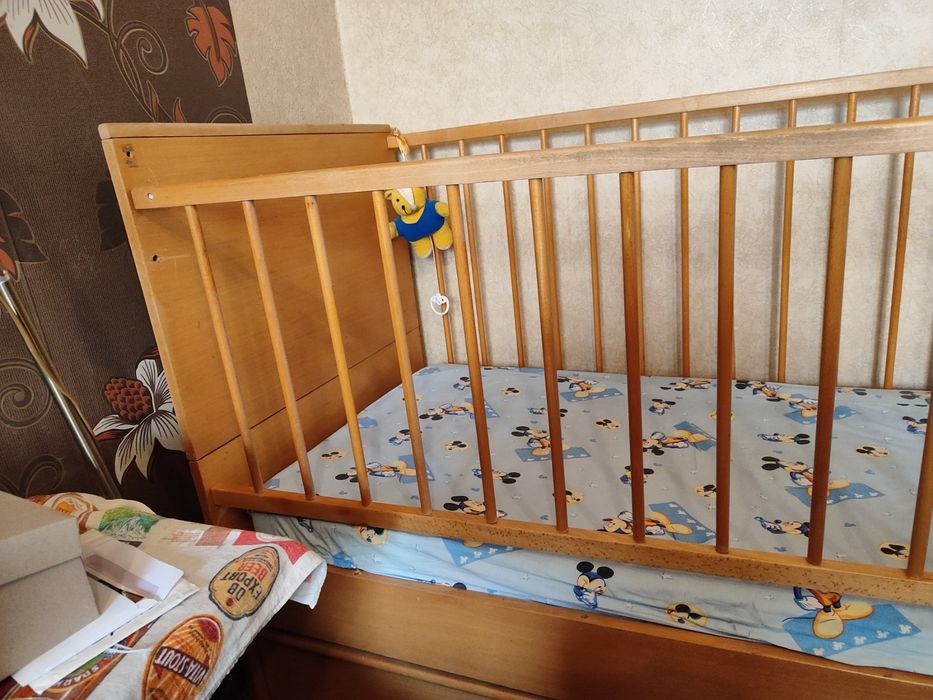 Детско дървено легло